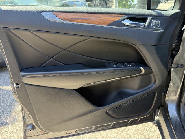 Used 2019 Lincoln MKC Reserve AWD/4WD image 23