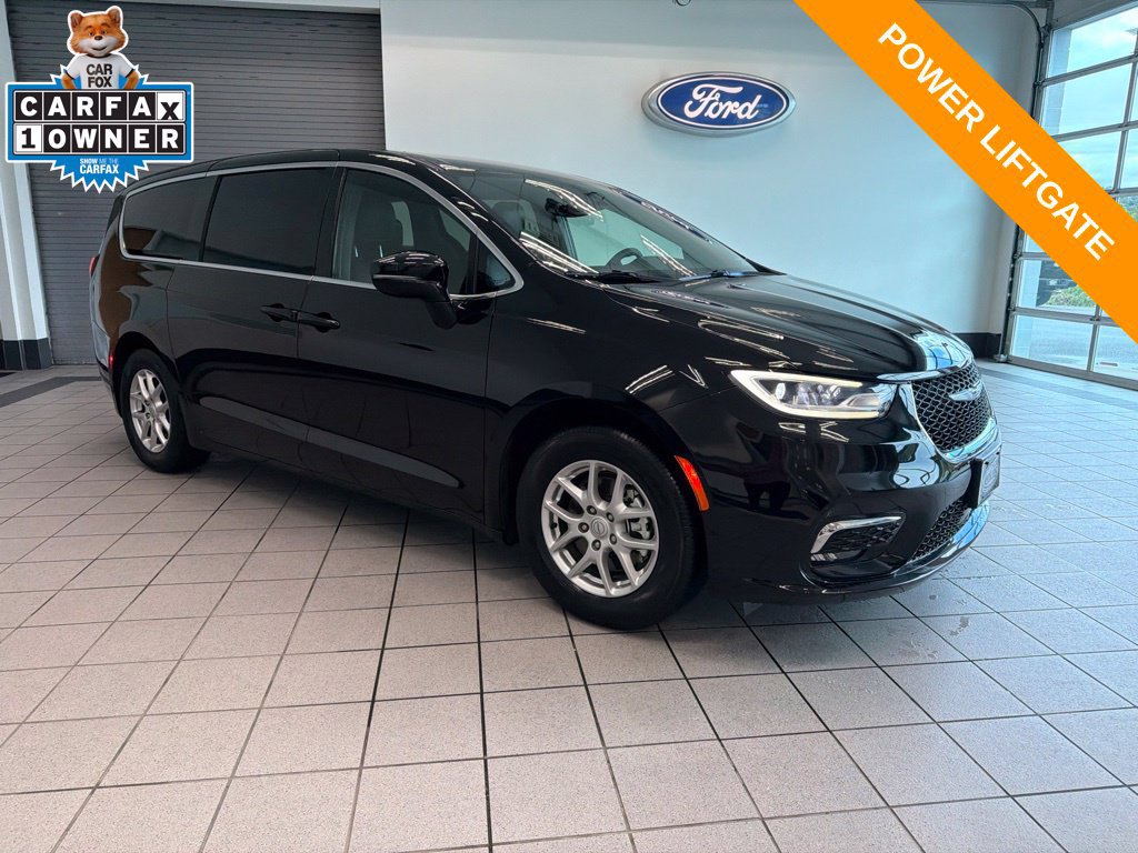 Used 2025 Chrysler Pacifica Select FWD image 1