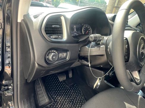 Used 2022 Jeep Renegade Latitude AWD/4WD image 14