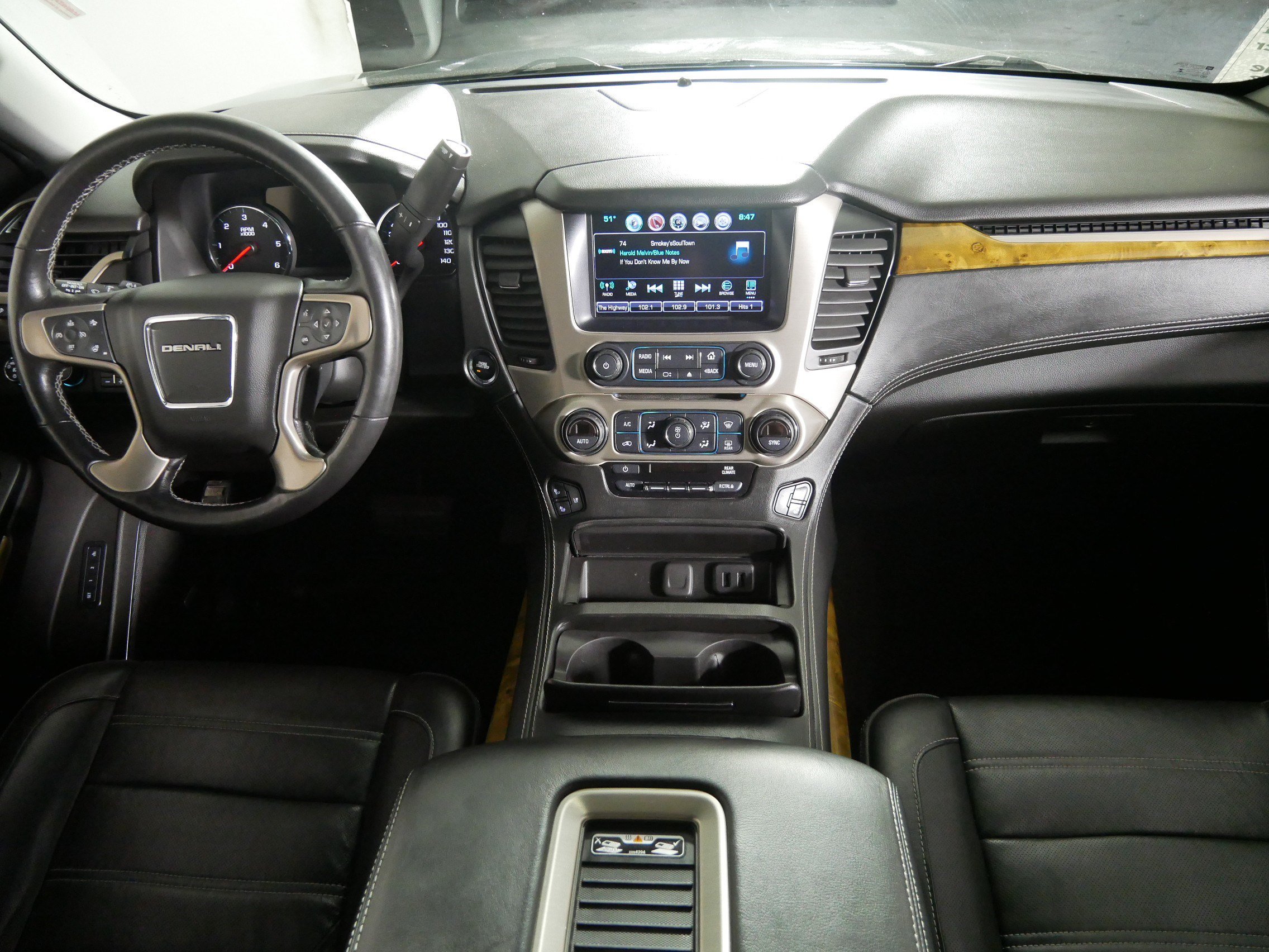 Used 2017 GMC Yukon XL Denali w/ Open Road Package AWD/4WD image 10