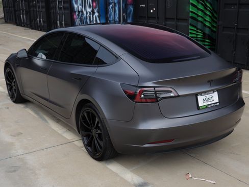 Used 2018 Tesla Model 3 Long Range RWD image 9