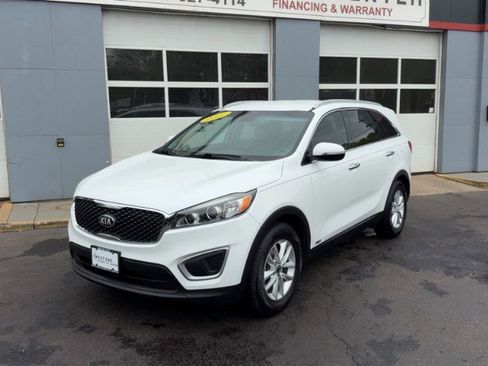 Used 2017 Kia Sorento AWD w/ LX Convenience Package image 2