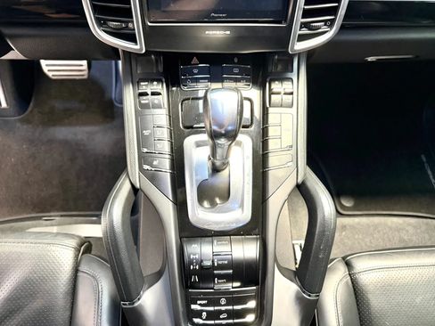 Used 2013 Porsche Cayenne S AWD/4WD image 40