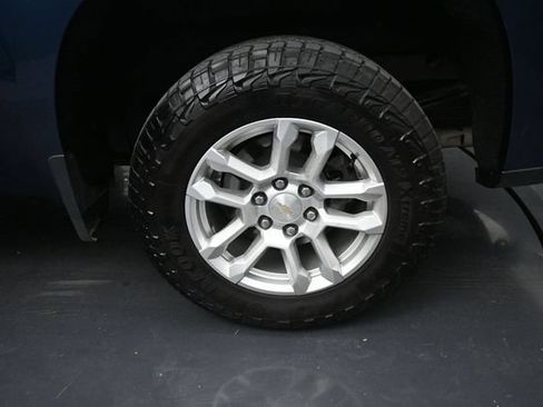 Used 2023 Chevrolet Silverado 1500 LT AWD/4WD image 11