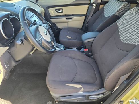 Used 2013 Kia Soul ! FWD image 13