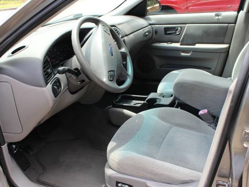 Used 2002 Ford Taurus SE image 18