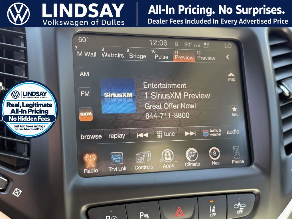 Used 2017 Jeep Cherokee Overland w/ Technology Group FWD image 16