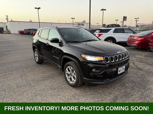 Used 2025 Jeep Compass Latitude image 1