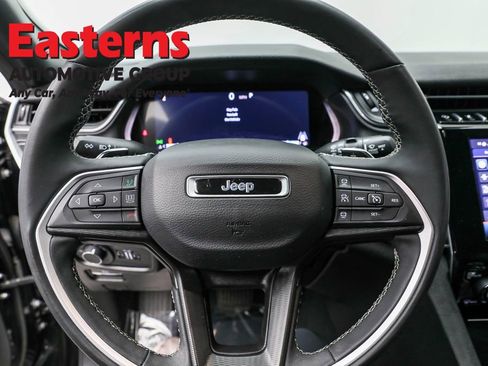 Used 2023 Jeep Grand Cherokee L Laredo image 10