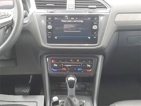 Used 2023 Volkswagen Tiguan SE image 22