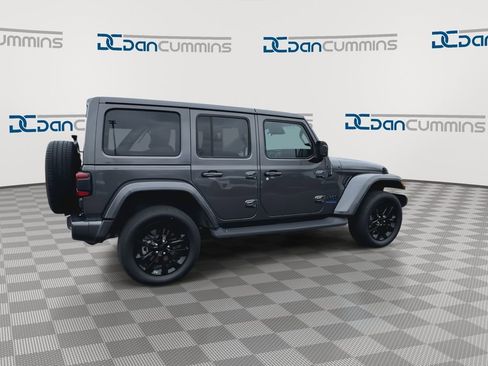 Used 2021 Jeep Wrangler Unlimited Sahara AWD/4WD image 8