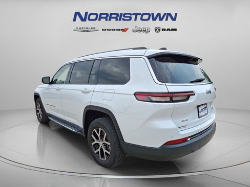 Certified 2023 Jeep Grand Cherokee L Limited w/ Luxury Tech Group II AWD/4WD image 4