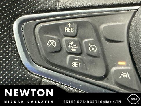 Used 2020 Chevrolet Equinox LT FWD image 19