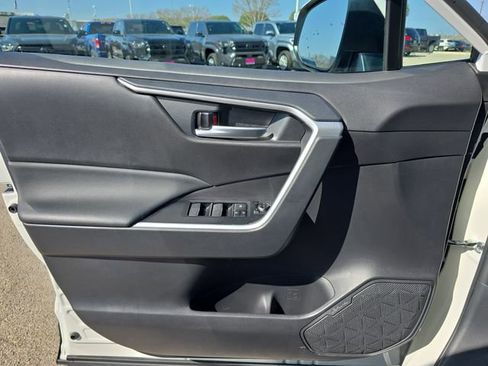 Used 2025 Toyota RAV4 XLE w/ Convenience Package image 27