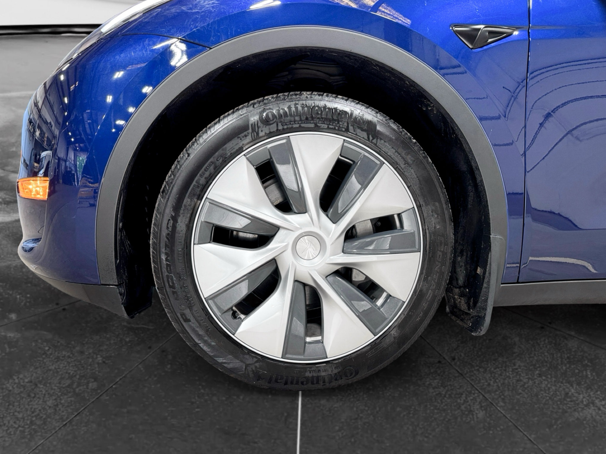Used 2023 Tesla Model Y Long Range AWD/4WD image 30