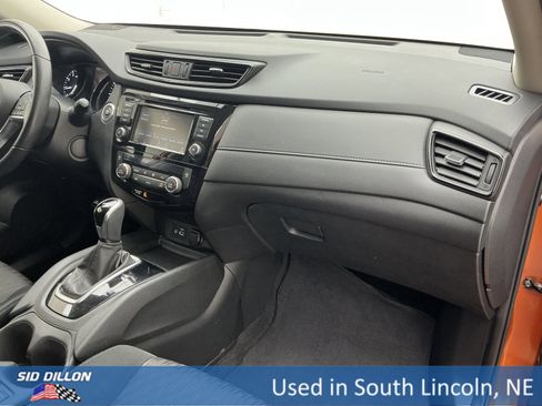 Used 2019 Nissan Rogue SV image 24