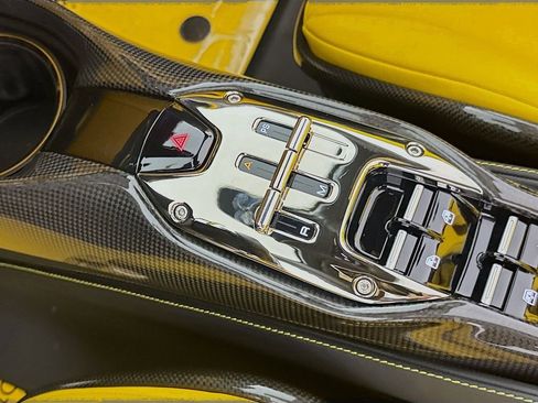 Used 2022 Ferrari SF90 Spider Base image 17