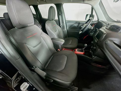Used 2018 Jeep Renegade Trailhawk AWD/4WD image 29