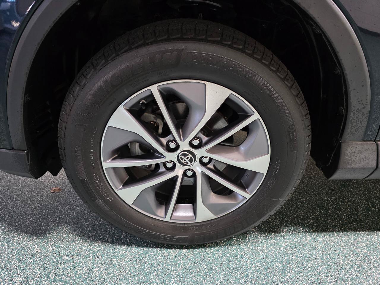 Used 2018 Toyota RAV4 XLE AWD/4WD image 12