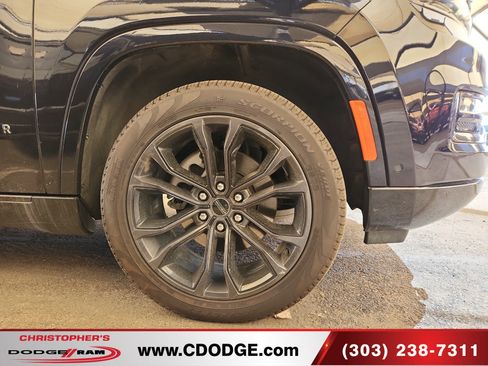 Used 2023 Jeep Grand Wagoneer Series III w/ Rear Seat Video Group 1 image 4