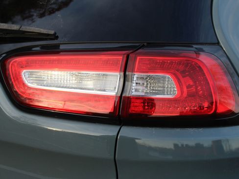 Used 2015 Jeep Cherokee Trailhawk w/ Comfort/Convenience Group image 44