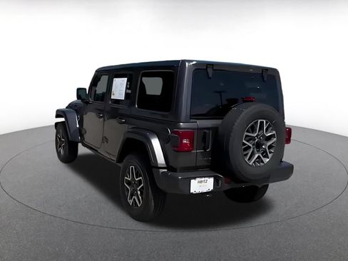 Used 2025 Jeep Wrangler Unlimited Sahara AWD/4WD image 18