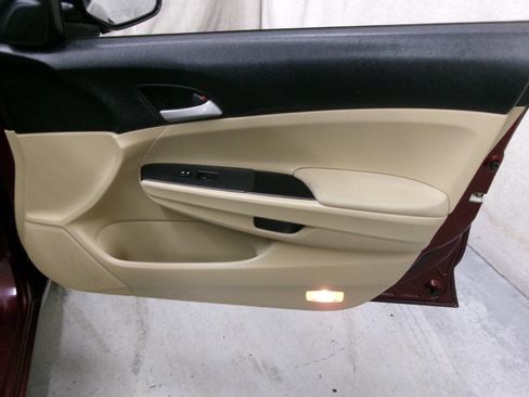 Used 2011 Honda Accord LX image 23