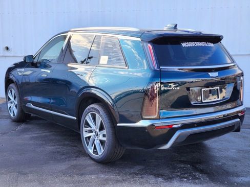 Used 2026 Cadillac Vistiq Luxury image 3