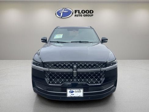 New 2026 Lincoln Navigator Reserve w/ Jet Appearance Package AWD/4WD image 2