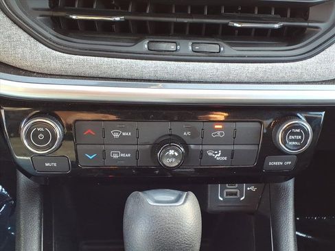 Used 2024 Jeep Compass Sport image 25