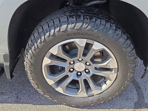 Used 2023 Chevrolet Silverado 1500 High Country w/ Technology Package image 7