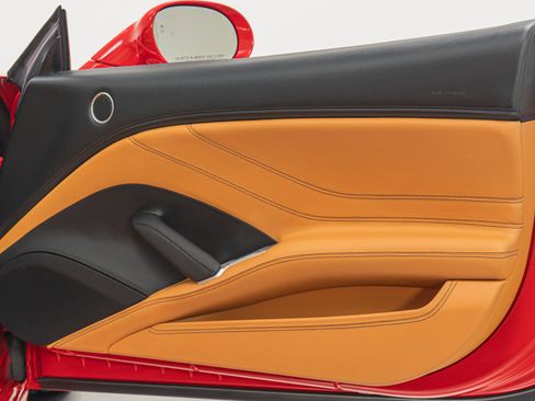 Used 2016 Ferrari California T image 33