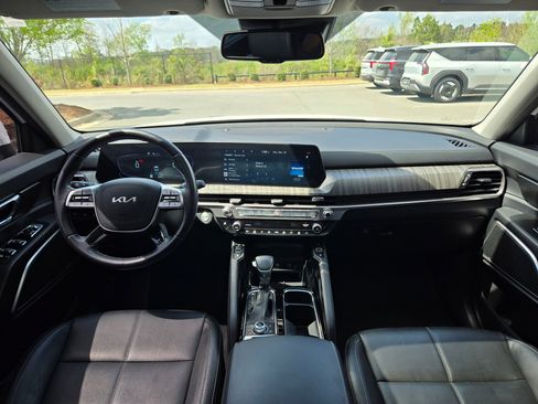 Used 2024 Kia Telluride EX w/ EX Captain's Chair Package AWD/4WD image 10