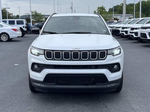Used 2024 Jeep Compass Latitude AWD/4WD image 8