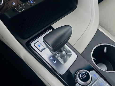 Used 2025 Genesis G70 2.5T RWD image 25