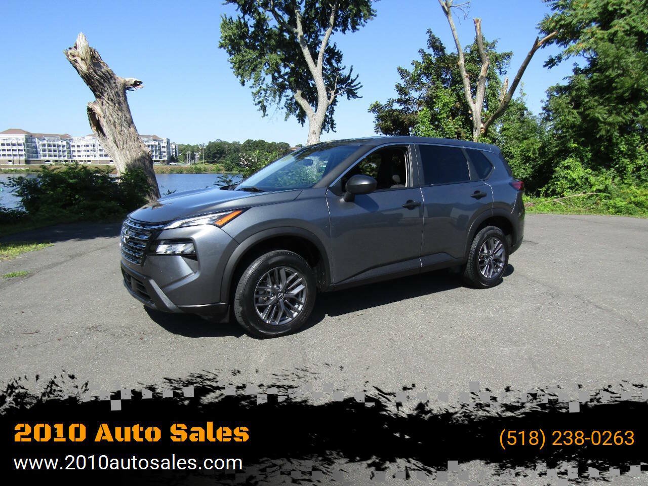 Used 2024 Nissan Rogue S AWD/4WD image 1