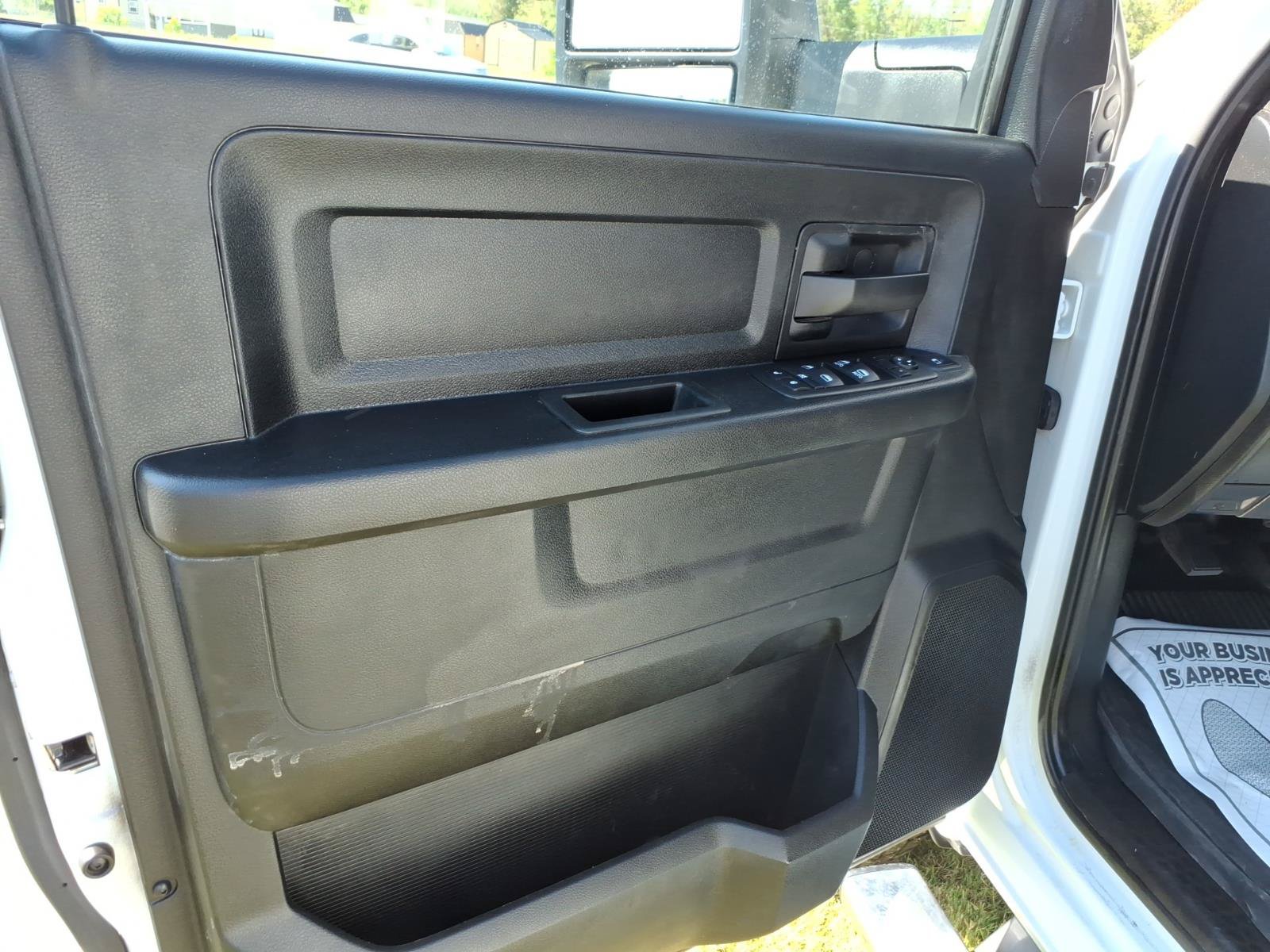 Used 2024 RAM 3500 Tradesman w/ Chrome Appearance Group AWD/4WD image 11