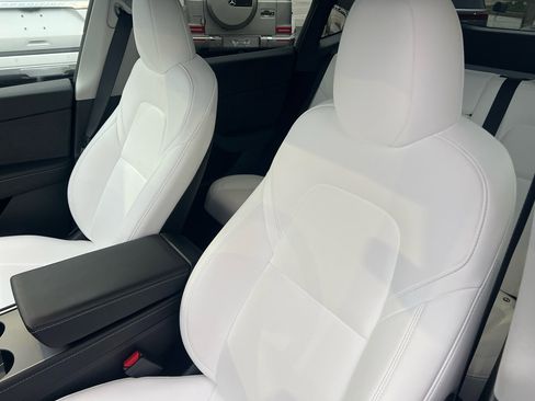 Used 2024 Tesla Model Y Long Range image 10