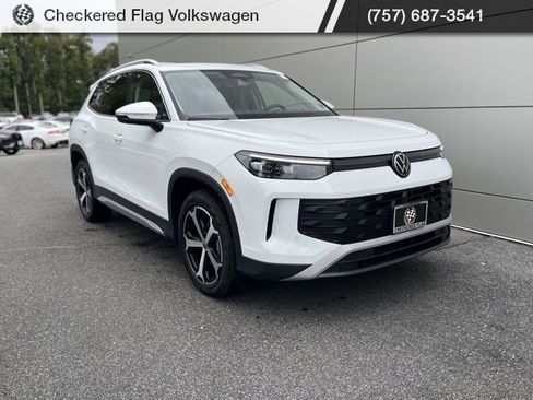 New 2025 Volkswagen Tiguan SE image 27