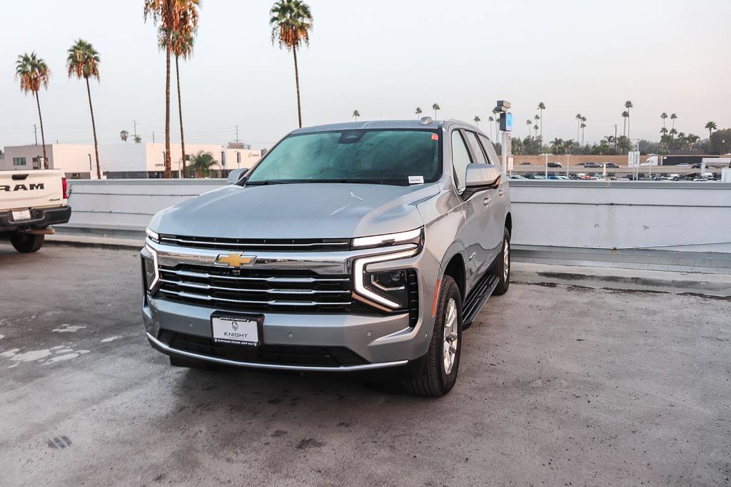Used 2025 Chevrolet Tahoe LT AWD/4WD image 4