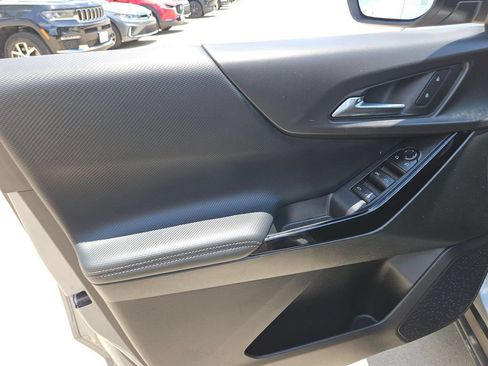 Used 2025 Chevrolet Equinox LT AWD/4WD image 11