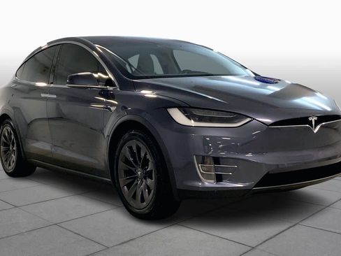 Used 2018 Tesla Model X 75D image 2