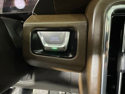 Used 2025 GMC Yukon Denali Ultimate AWD/4WD image 16