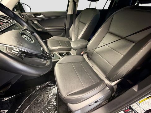 Used 2019 Volkswagen Tiguan SE w/ Panoramic Sunroof Package FWD image 11