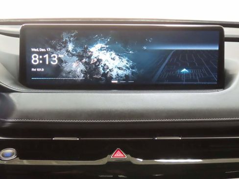 Used 2024 Genesis G80 2.5T image 12