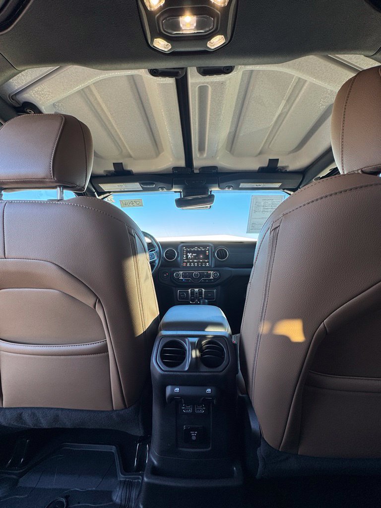Used 2021 Jeep Wrangler Unlimited Sahara w/ Cold Weather Group AWD/4WD image 27