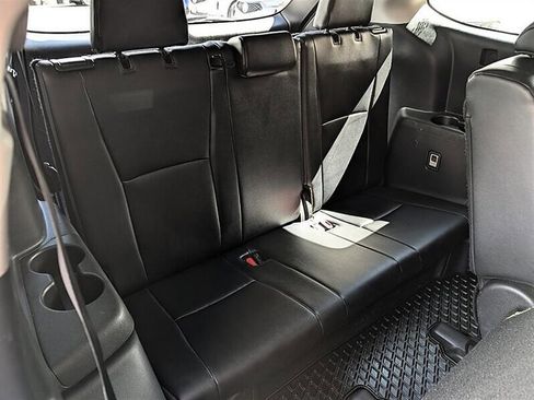 Used 2025 Toyota Highlander XLE AWD/4WD image 32