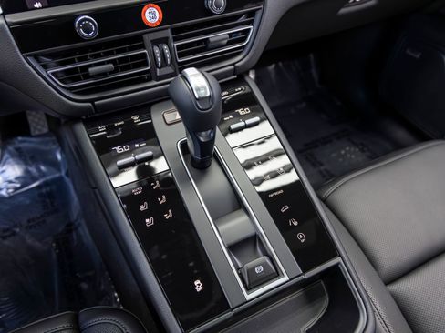 New 2026 Porsche Macan AWD/4WD image 42