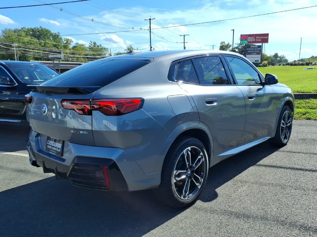Used 2025 BMW X2 xDrive28i AWD/4WD image 6