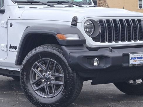 Used 2025 Jeep Wrangler Unlimited Sport AWD/4WD image 3